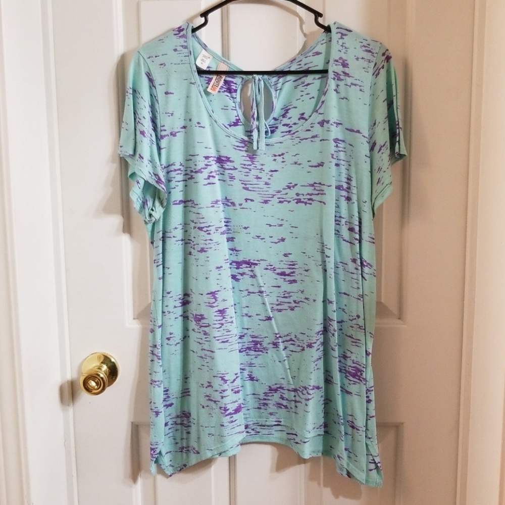 Cute back key hole top